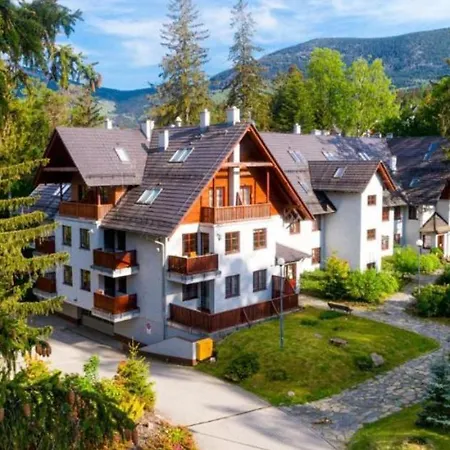 Art Z Bezplatnym Miejscem Postojowym W Hali Garazowej *